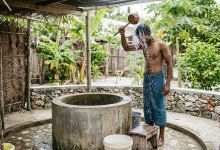 man showr old maldivian