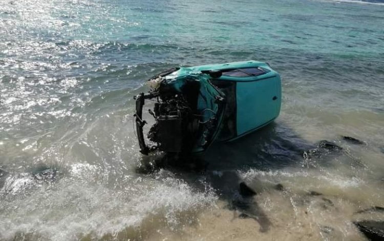 Thinadhoo Car